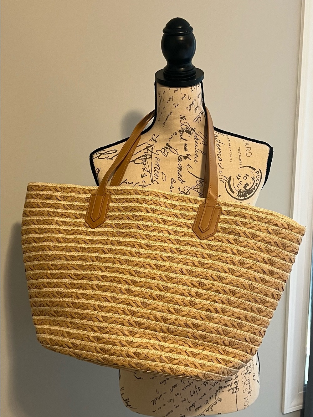 Natural Straw Tote w/Zipper Tan Shoulder Straps